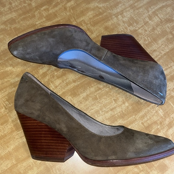 Eileen Fisher ladies wedge style green suede Hawk heels with pointy toe SZ 9.5 - Picture 2 of 10